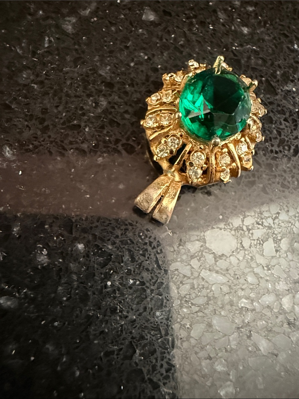 Gold metal pendant with faux emerald / glass huge stone not carat gold!!!